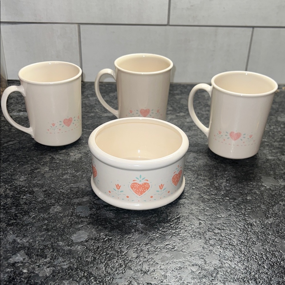 Set of 3 Corning FOREVER YOURS pattern mugs and bowl. Exc condition